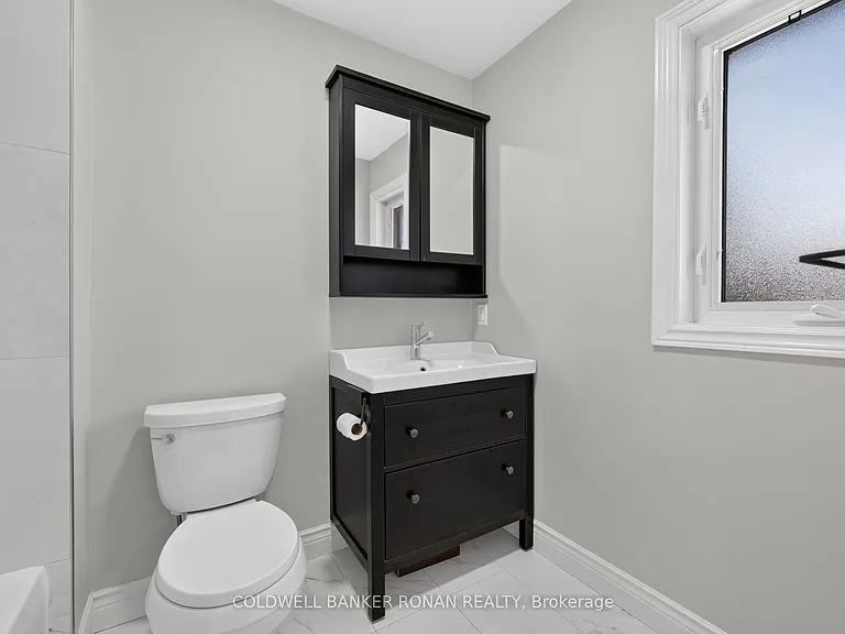 8 McCullough Ave — Photo 27
