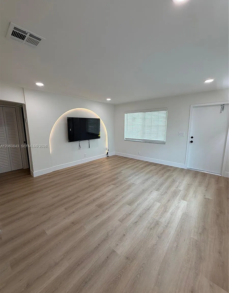 2 bed, 2.0 bath, 1776 sqft, $2,950 — Photo 2
