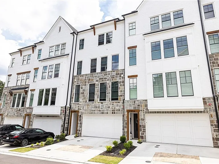 2722 Thornewilde Way — Photo 4