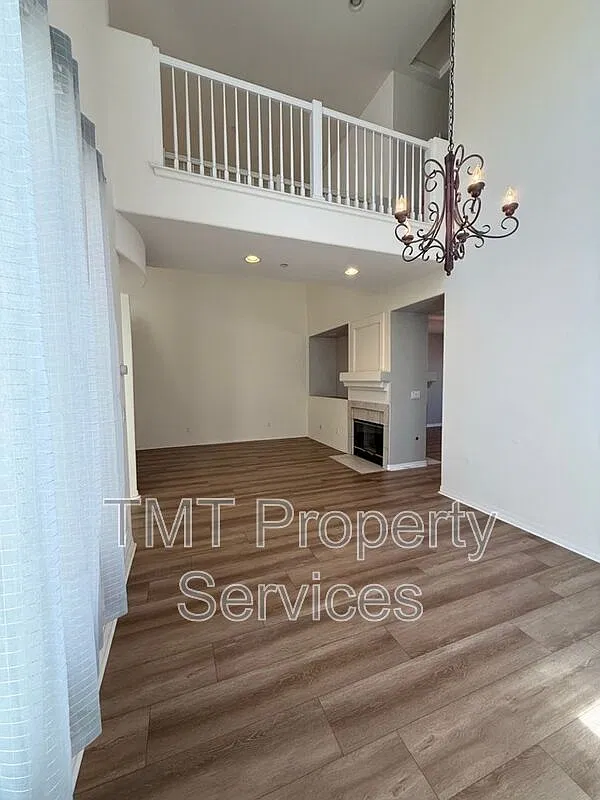 3 bed, 2.5 bath, 1896 sqft, $3,200 — Photo 4
