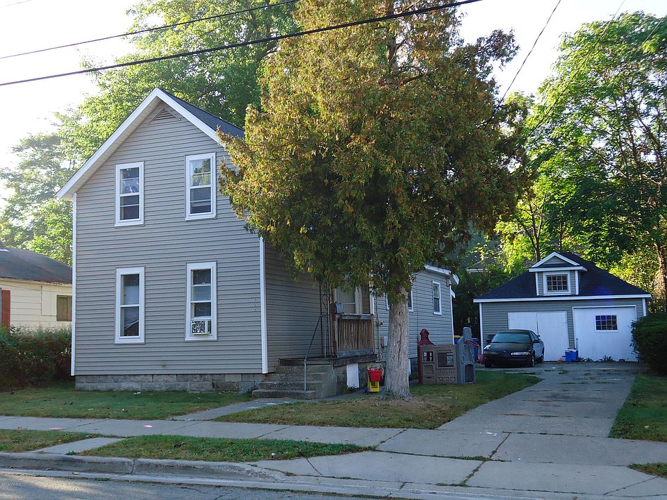 1st image of 900 Baxter St SE