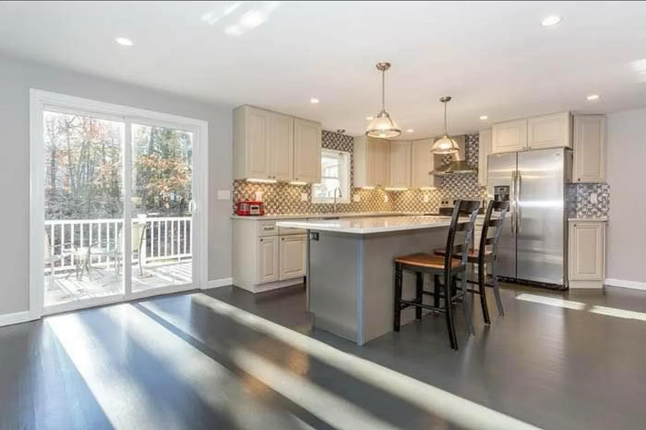 5 bed, 2770 sqft, $5,000 — Photo 3