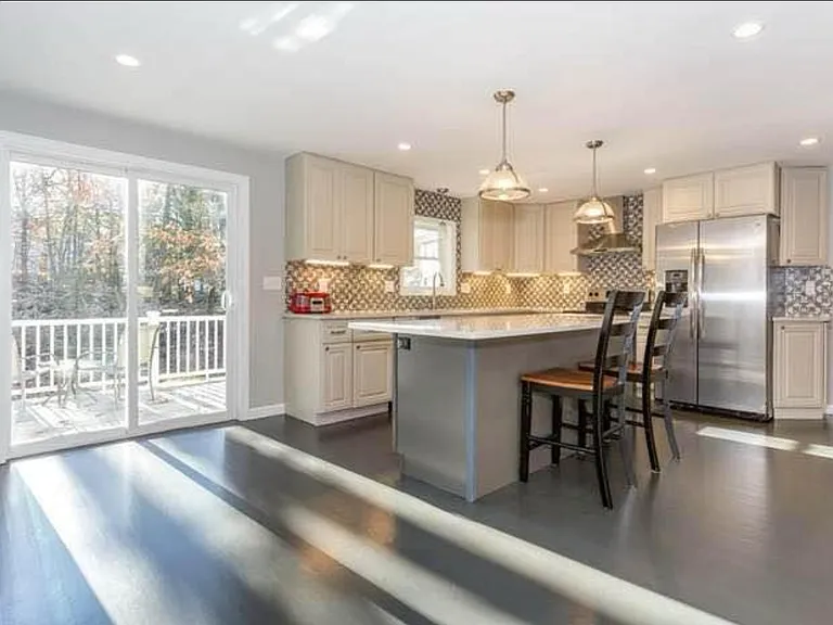115 Grove St — Photo 3