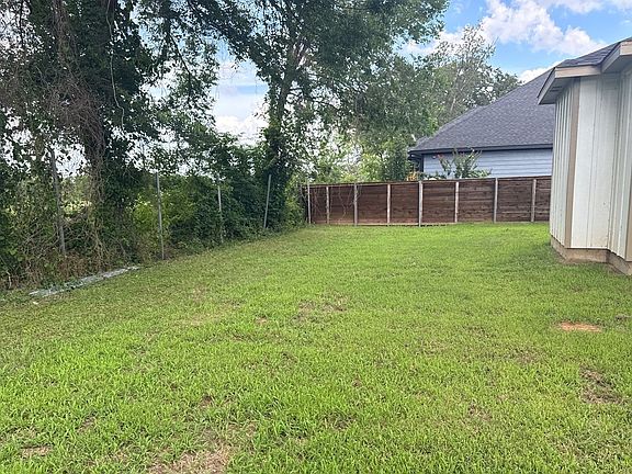 5th image of 1997 Lakeview Dr