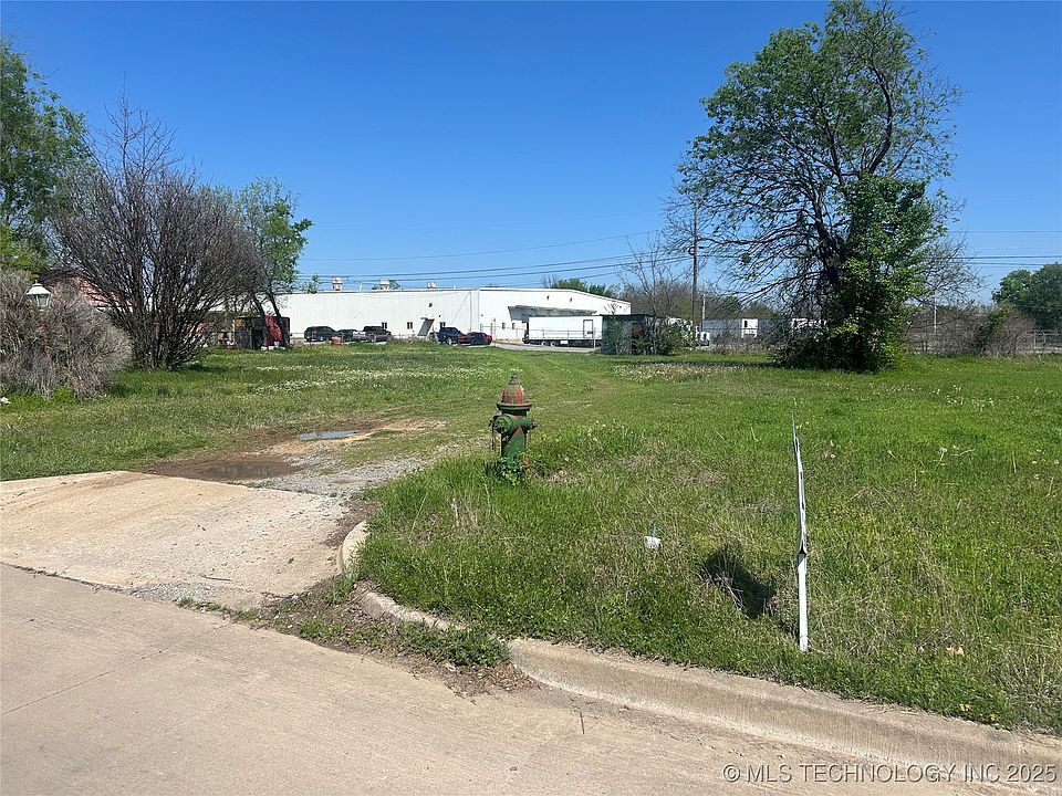 2nd image of 2006 N 15th St