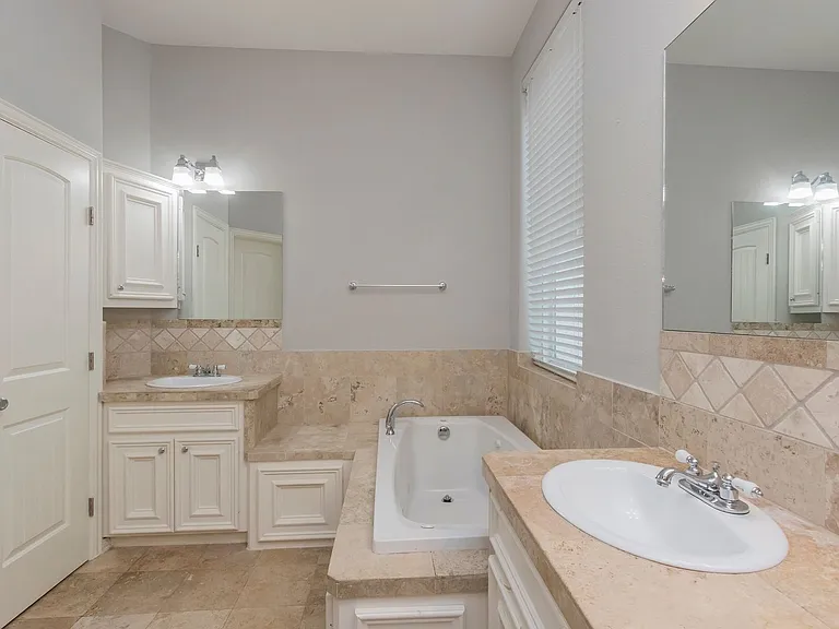 2701 Helena — Photo 15