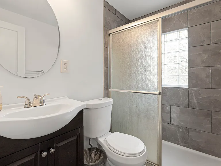1011 W 38th St #A — Photo 22