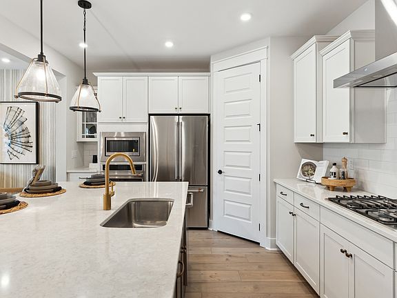 Ample cabinet space in kitchen