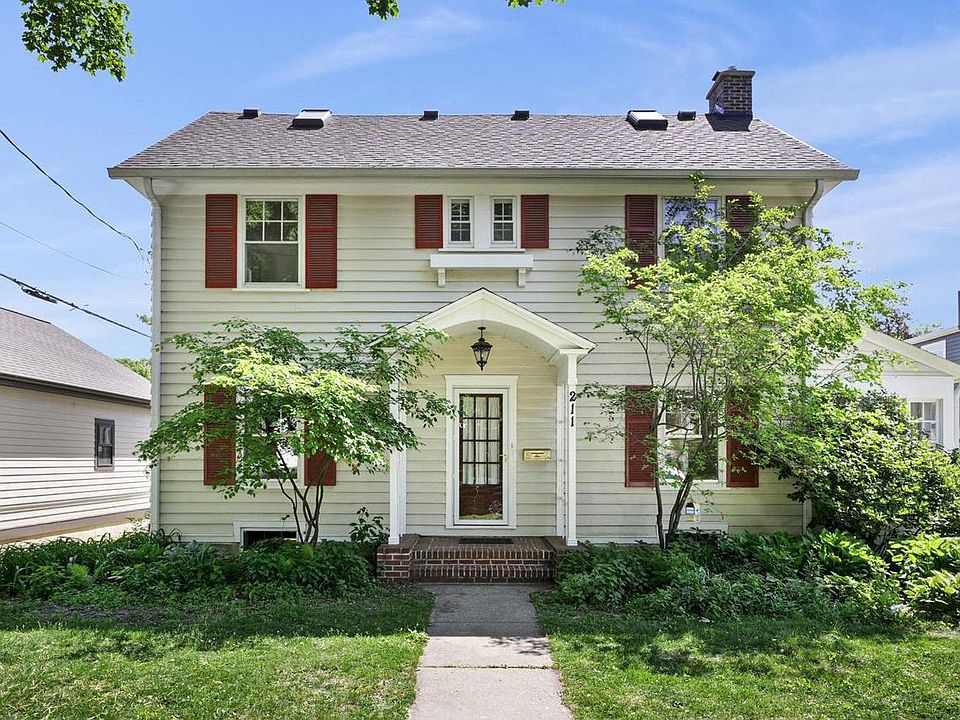 1st image of 211 Vista Road