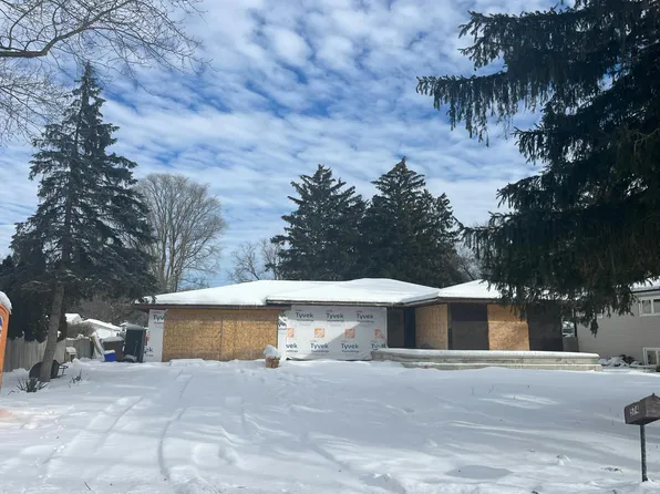 22W574 Sycamore Dr, Glen Ellyn, IL 60137