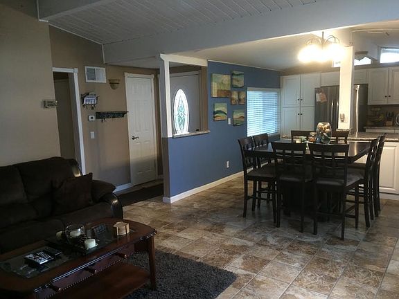3rd image of 806 E Wilhelmina St
