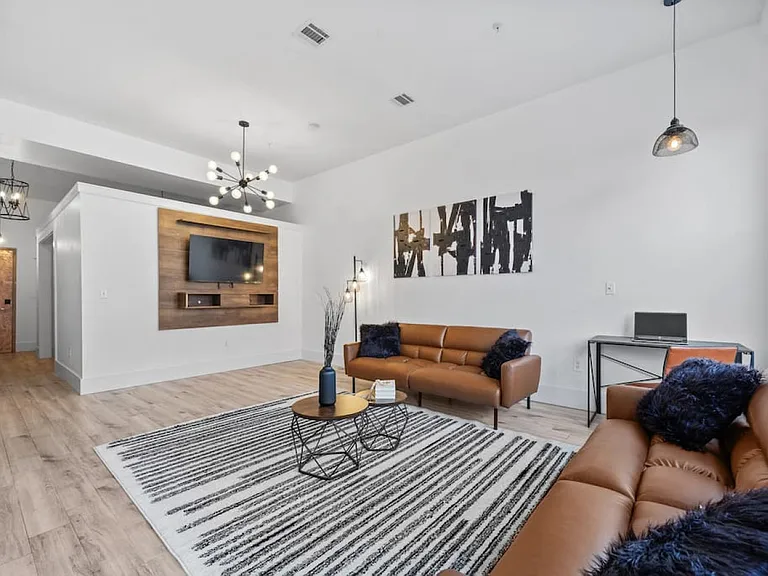 300 Hoyt Realty Inc — Photo 26