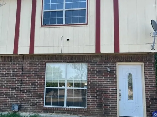 35 E Mountain Ln, Grand Prairie, TX 75052
