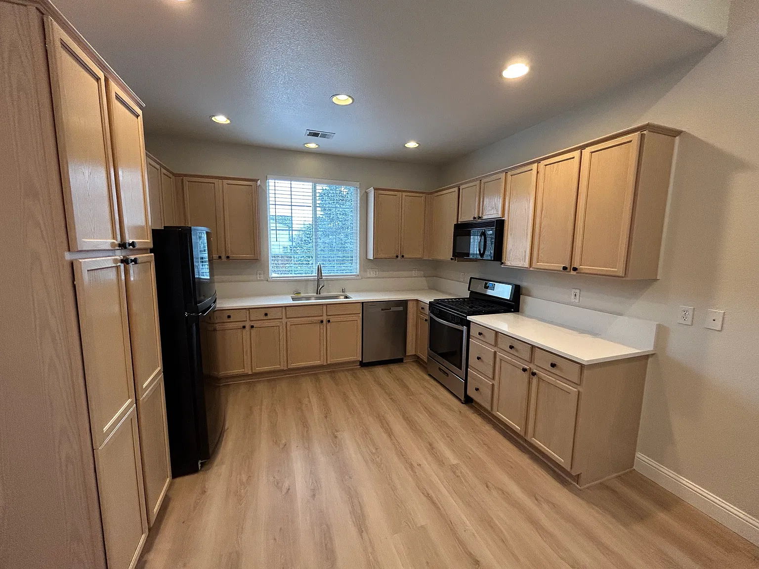 4186 Pillary Ct — Photo 3