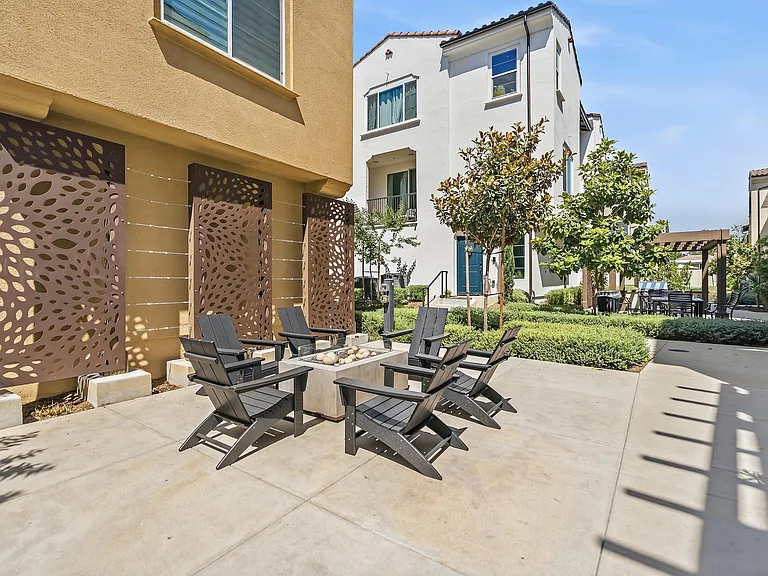 684 Panorama Ln — Photo 37