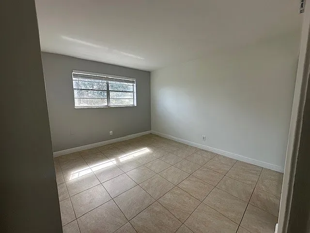 5621 SW 36th Ct — Photo 11