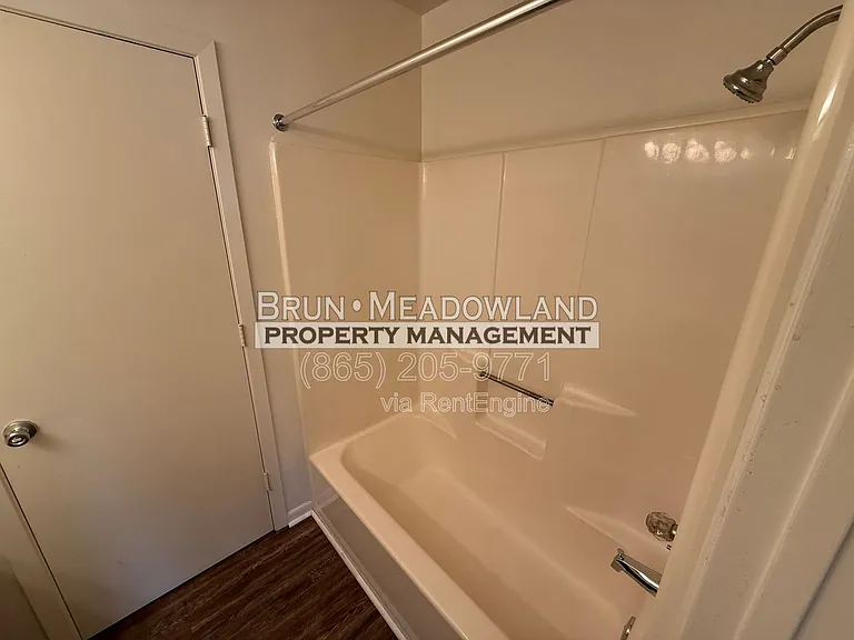 10409 Victoria Dr #D — Photo 35