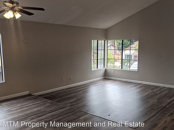 2nd image of 12819 Calle De Las Rosas