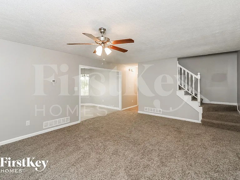 95 Glenwood Ct — Photo 3
