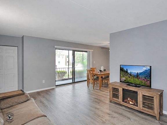 4th image of 8124 W 169th St #1W