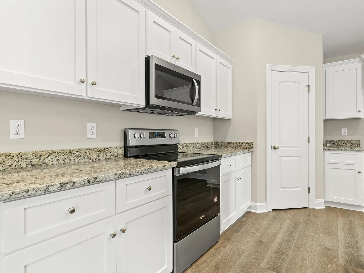 3 bed, 1320 sqft, $1,850 — Photo 3