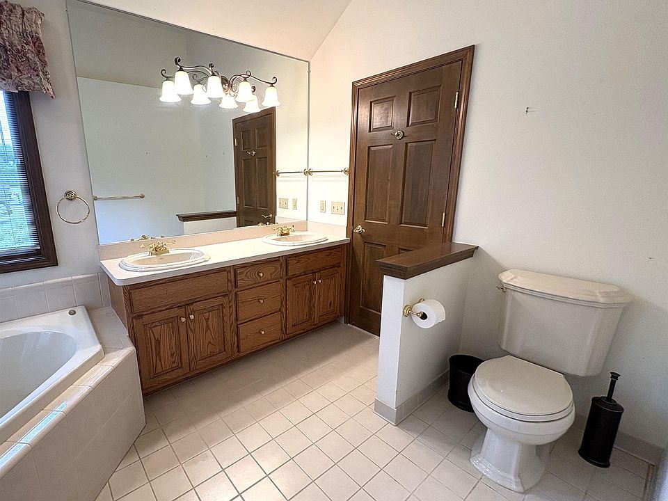 56411 Dickens Dr, photo 17