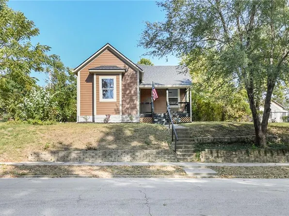 1320 Spruce St, Leavenworth, KS 66048