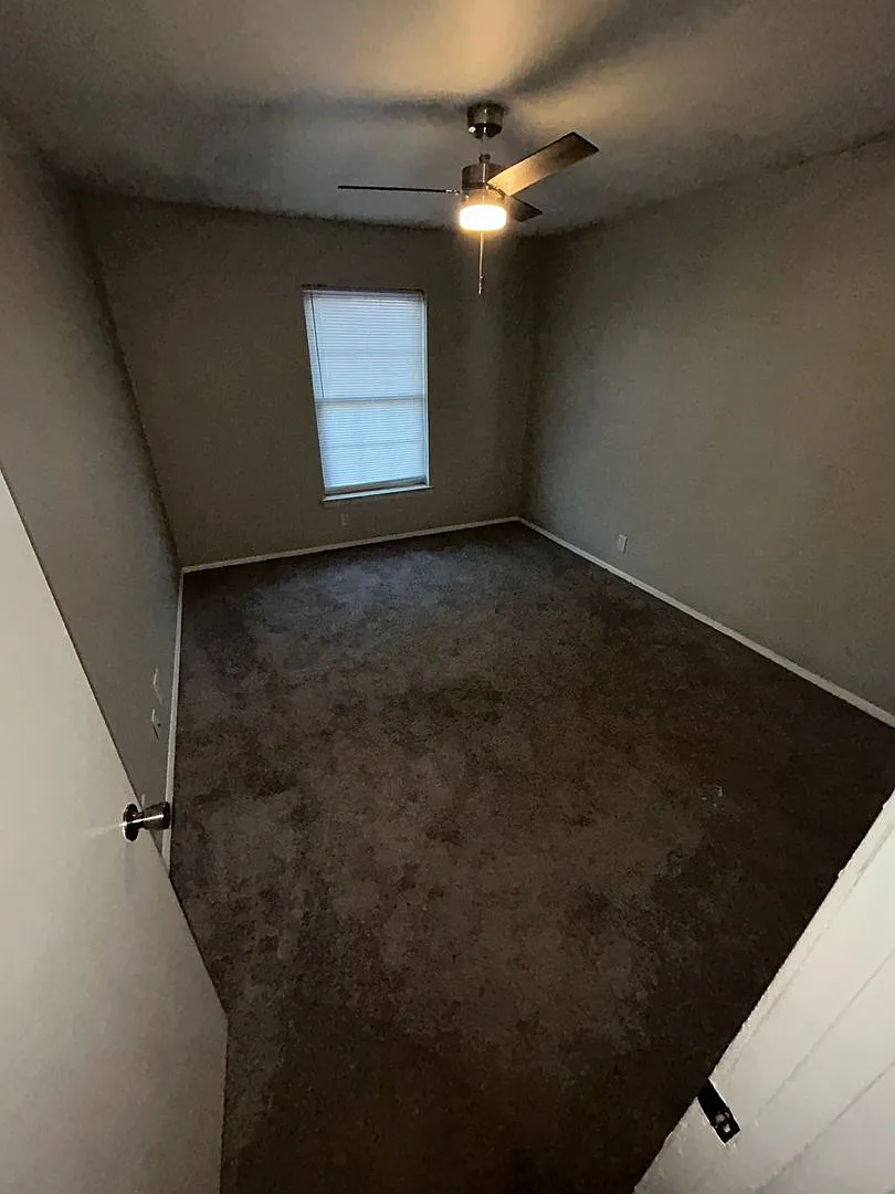 Building Photo - Naveen Pine Apartments