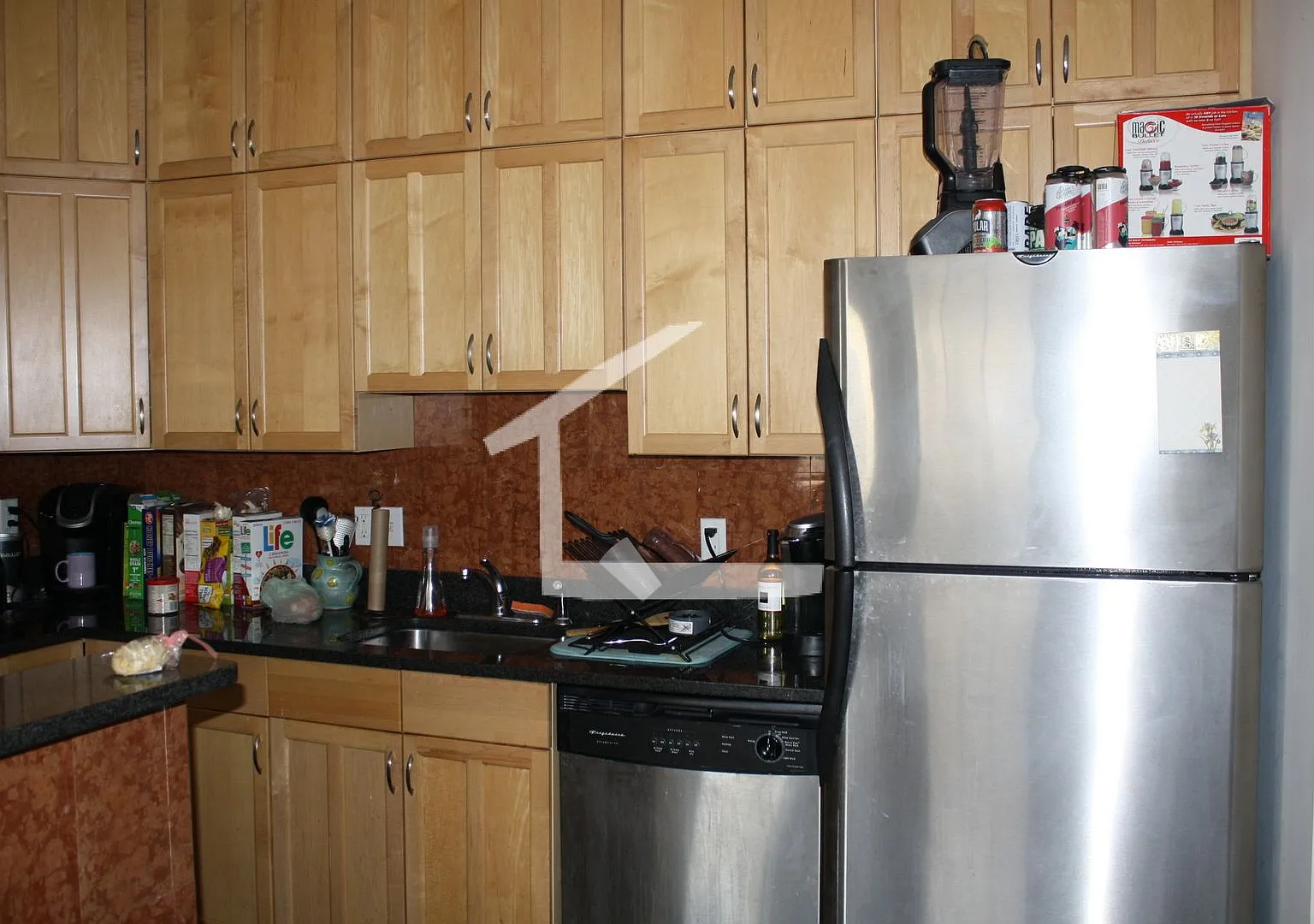 Washington Sq. Location. 3 Full Bathrooms, Porch, Central Heat/AC — Photo 1