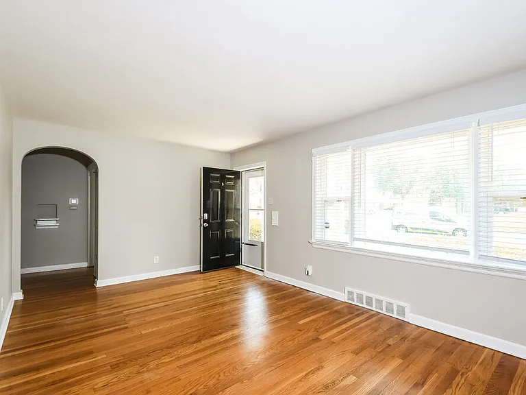 1249 Waldorf Dr — Photo 5