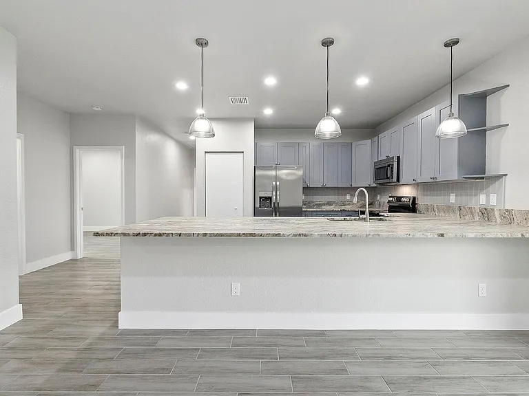 1351 SW Don Ct — Photo 5