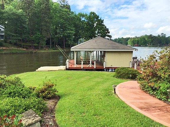 2nd image of 226A Pine Knoll Ln