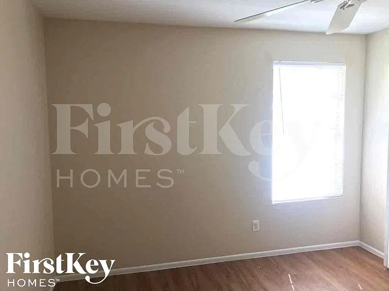 1209 NE 18th Pl — Photo 14