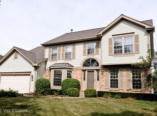 26 S Old Creek Rd, Vernon Hills, IL 60061