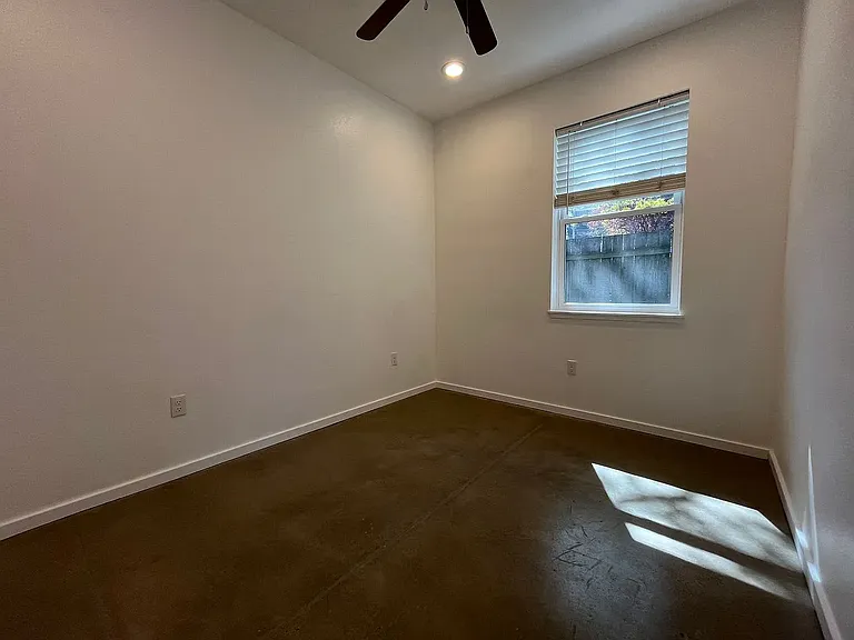 4554 NE 99th Ave #B — Photo 10