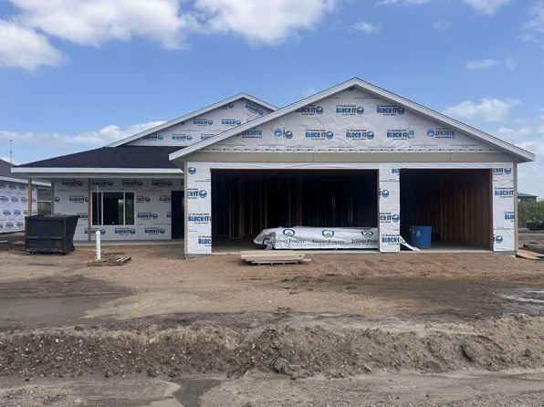 3613 Pinewood Dr, Spirit Lake, IA 51360