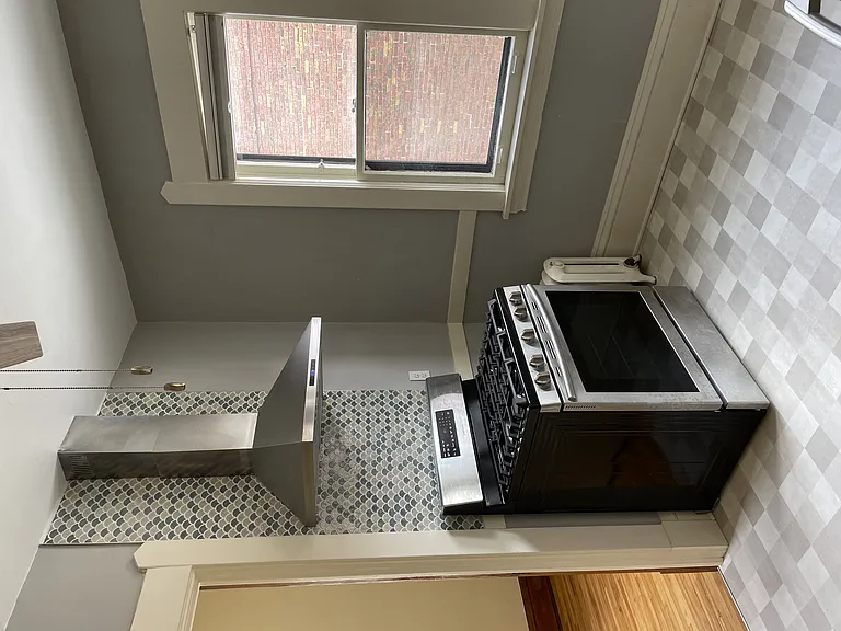 833 Grand Apartments — Photo 6