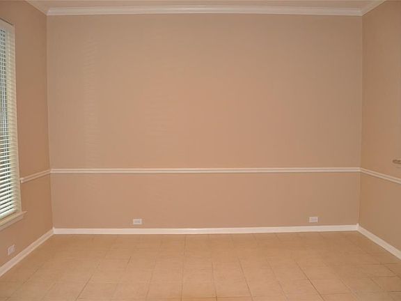 3rd image of 3305 Knollcrest Ln