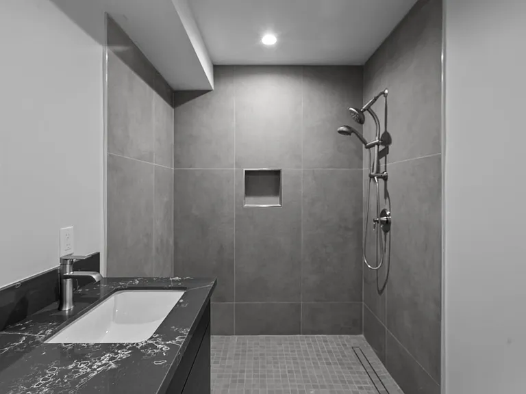 10032 Commerce Ave #4 — Photo 23