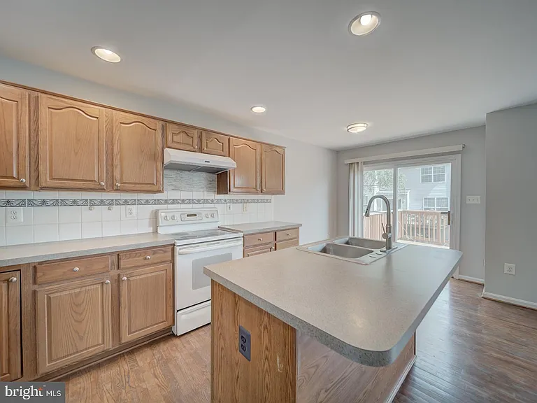 8241 Humphrey Ln — Photo 22