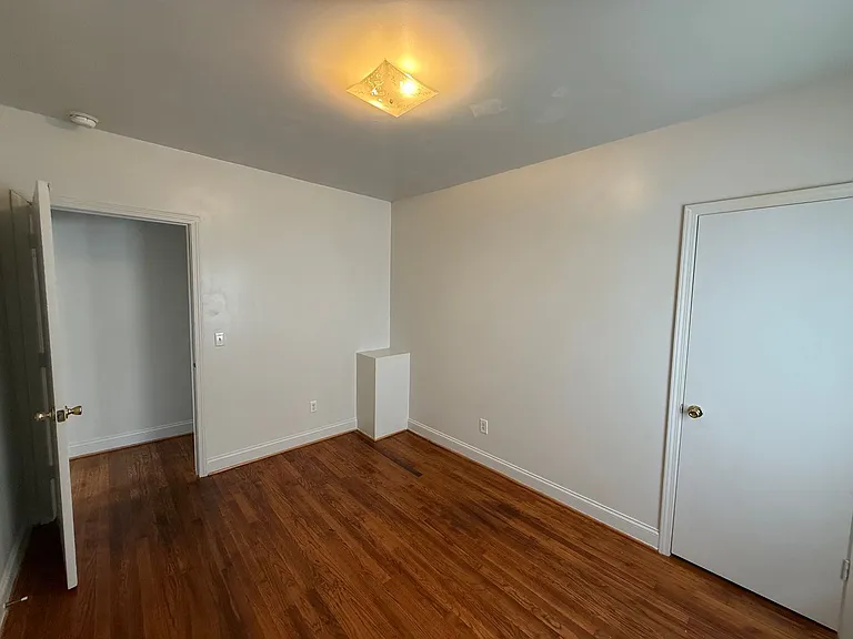 1016 Grace Ave — Photo 12