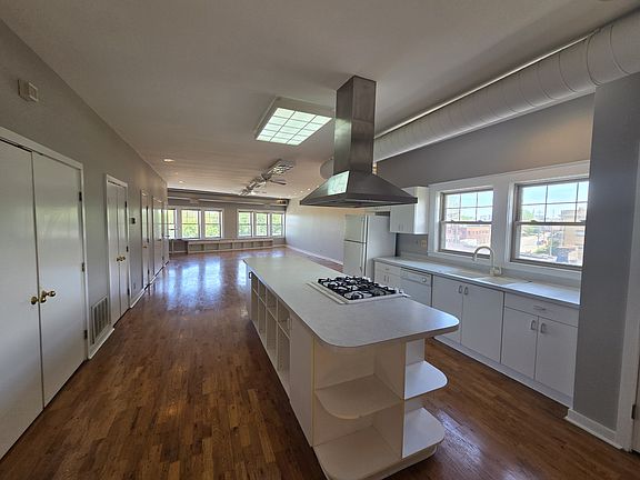 2nd image of 1401 W 75th St APT G