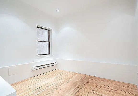 4th image of 90 W Houston St APT 1R