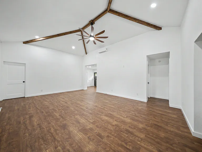 913 Estelle Ave — Photo 8