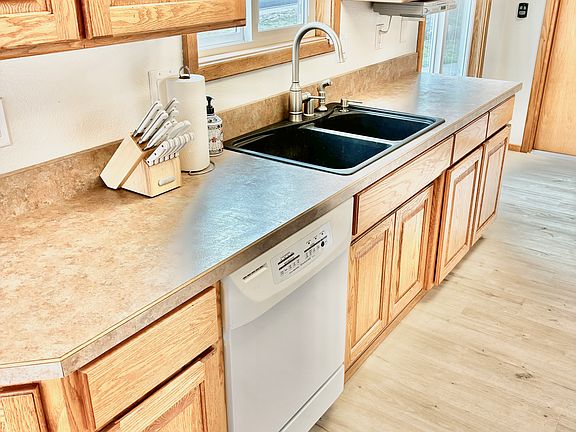 4th image of 142 Orchard Way #1