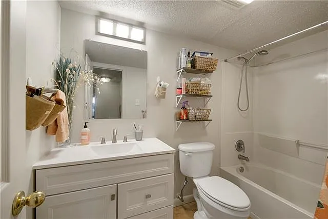 818 Moss St #104 — Photo 10