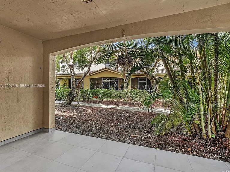 4283 Vineyard Cir #4283 — Photo 2