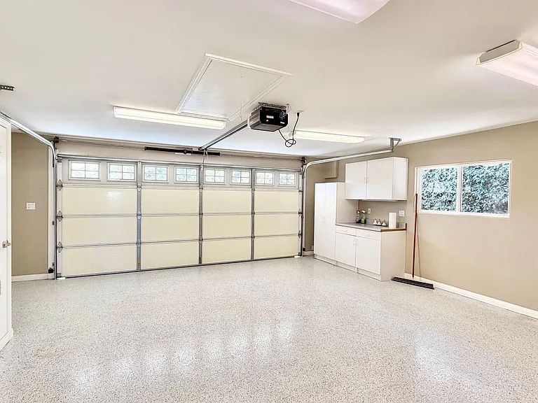 1537 McDonald Rd — Photo 36