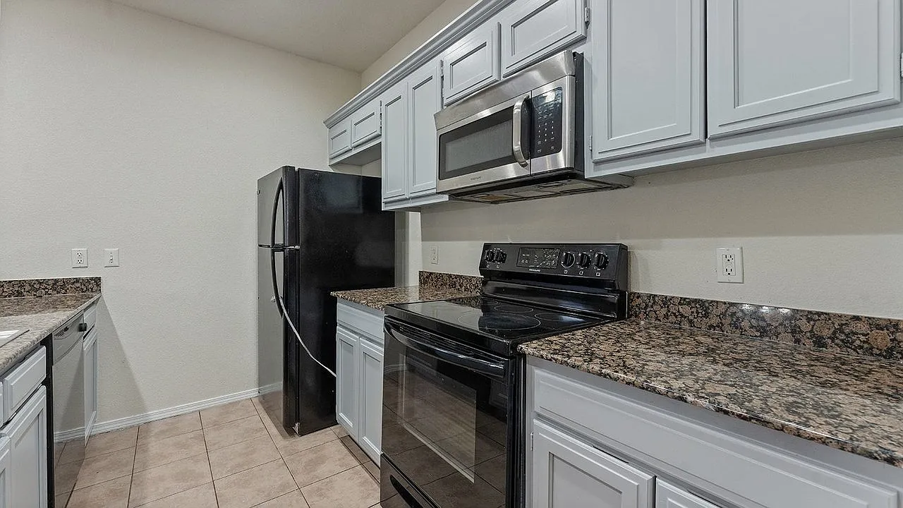 3 bed, 1484 sqft, $1,500 — Photo 2