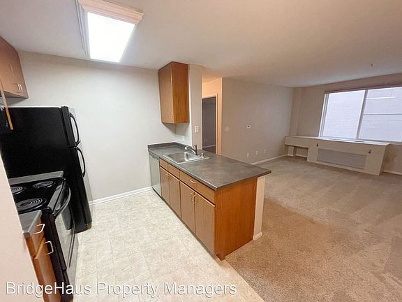 3rd image of 1435 India St Unit 315